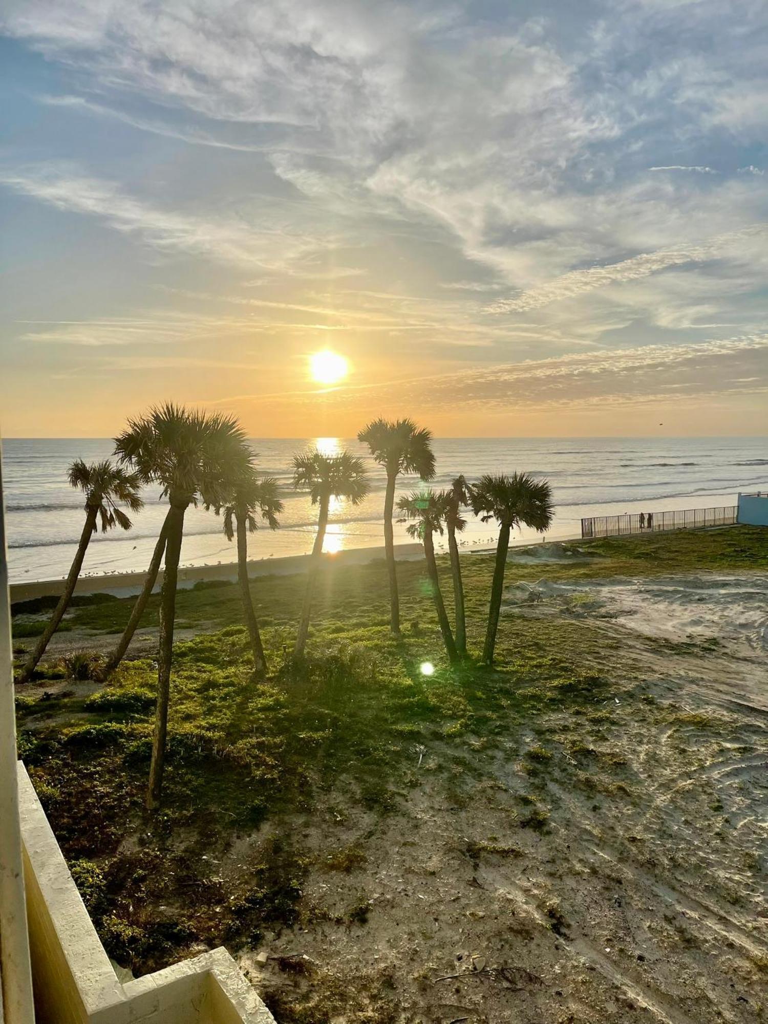 Sunset Studio Daytona Beachfront Esterno foto